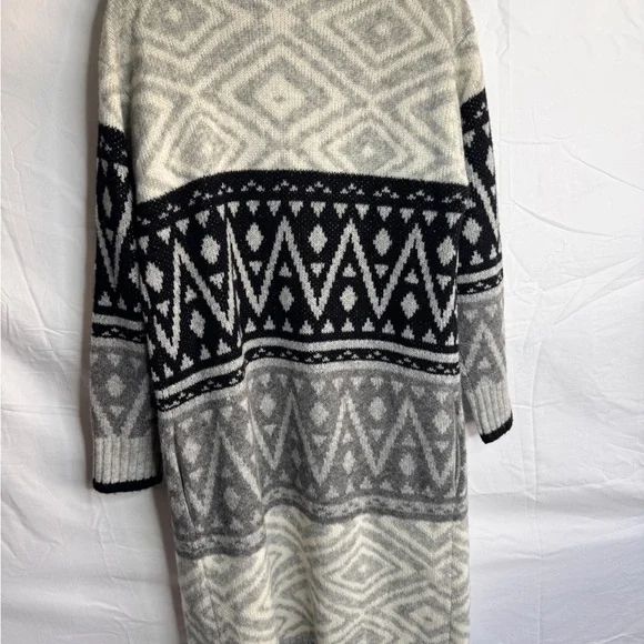Repeat Luxury Geneva Cozy Black and Gray Patterned Women's Maxi Sweater